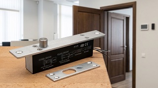 В предложениях Smartec СКУД пополнение: замок соленоидный врезной ST-DB220DT